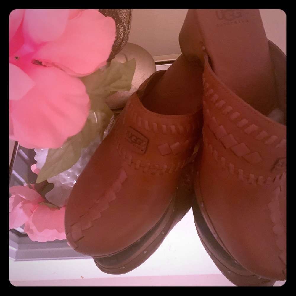 Brown UGG Clog Hot for Fall!